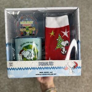 Peanuts Snoopy Holiday Mug Socks Acrylic Door Hanger Christmas Gift Set 16oz